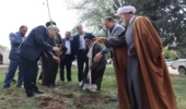 غرس ۳ اصله نهال توسط نماینده ولی فقیه در وزارت جهاد کشاورزی
