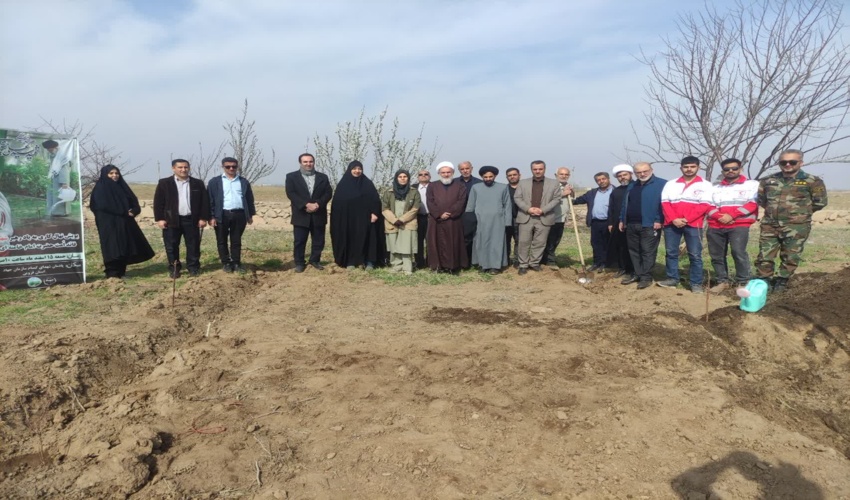 پویش نهالکاری سرو ایران به یاد رهبر شهید و شهداء جنگ رمضان در محوطه امام زاده سلیمان  بخش بیدستان شهرستان قزوین
