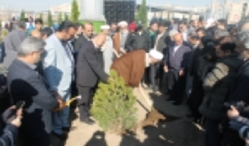 مراسم روز درختکاری با حضور مسئولین استان