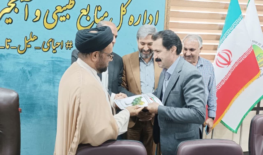 کشف 35 اصله چوب درخت تاغ بریده شده از تاغزار فتح آباد بوثین زهرا