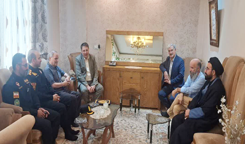 مدیرکل منابع طبیعی و آبخیزداری  با جنگل بان پیشکسوت استان دیدار کرد