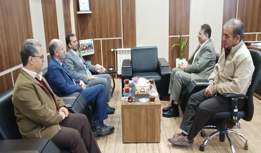مدیر کل منابع طبیعی وآبخیزداری استان با مدیر کل حقوقی سازمان منابع طبیعی و آبخیزداری کشور دیدارو گفتگو کردند