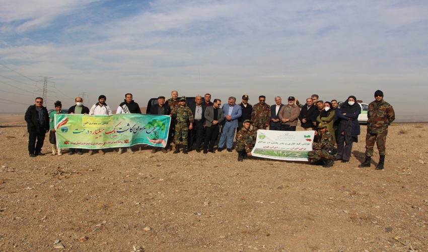 شروع عملیات بذر کاری در اراضی روستای خزین آباد شهرستان آبیک