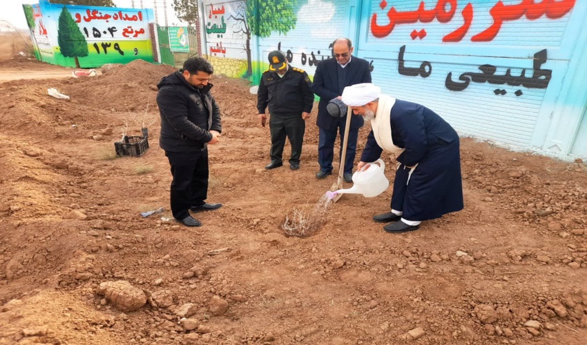 اجرای پویش درخت کاری " درسایه مادر"  در شهرستان بوئین زهرا