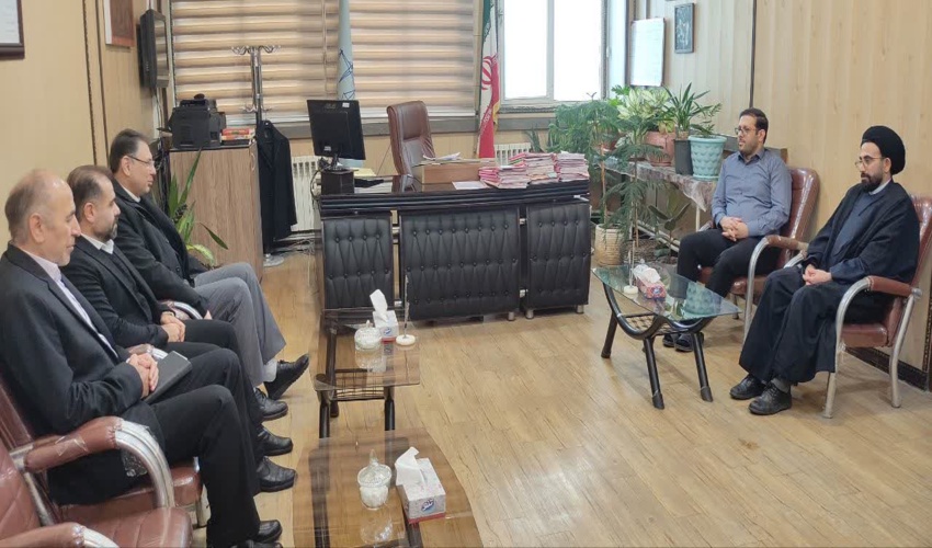 مدیرکل منابع طبیعی و آبخیزداری استان قزوین با دادستان شهرستان آبیک دیدار و گفتگو کرد  